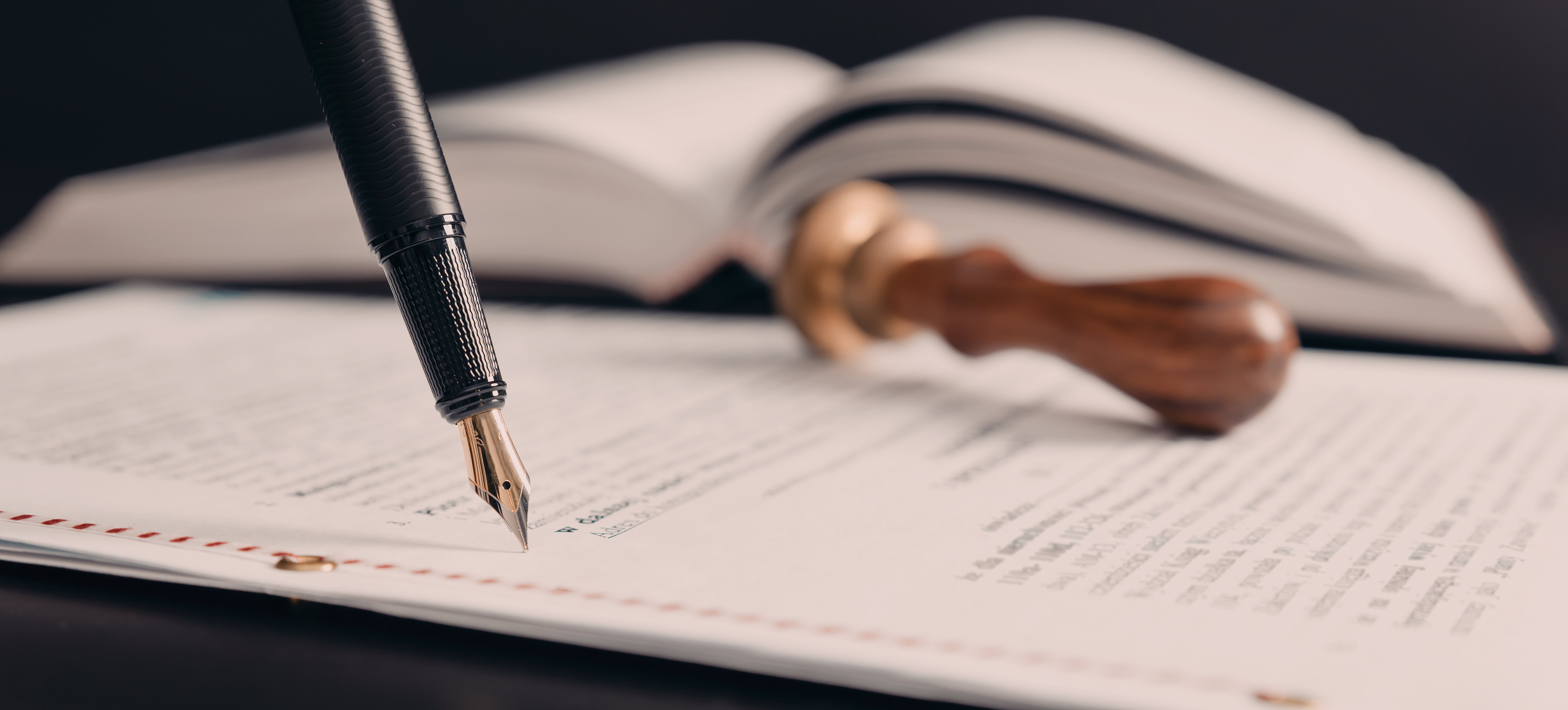 Estate planning image of pen and paper 